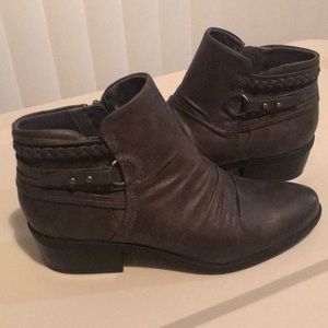 Baretraps Galvin ankle boots sz 10